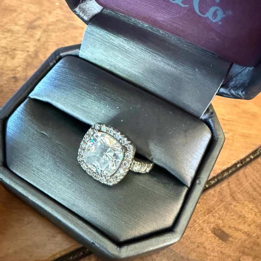 Elegant Silver Women's Ring